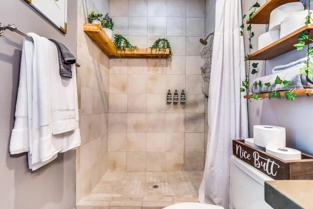 2Br Home W Parking Downtown Charm In Full Bloom! Tucson Esterno foto