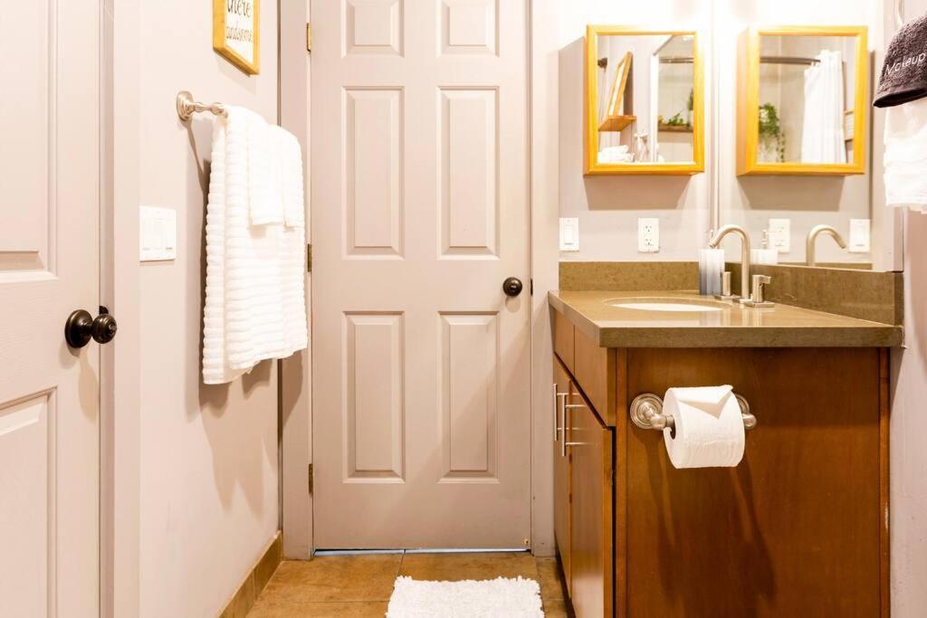 2Br Home W Parking Downtown Charm In Full Bloom! Tucson Esterno foto